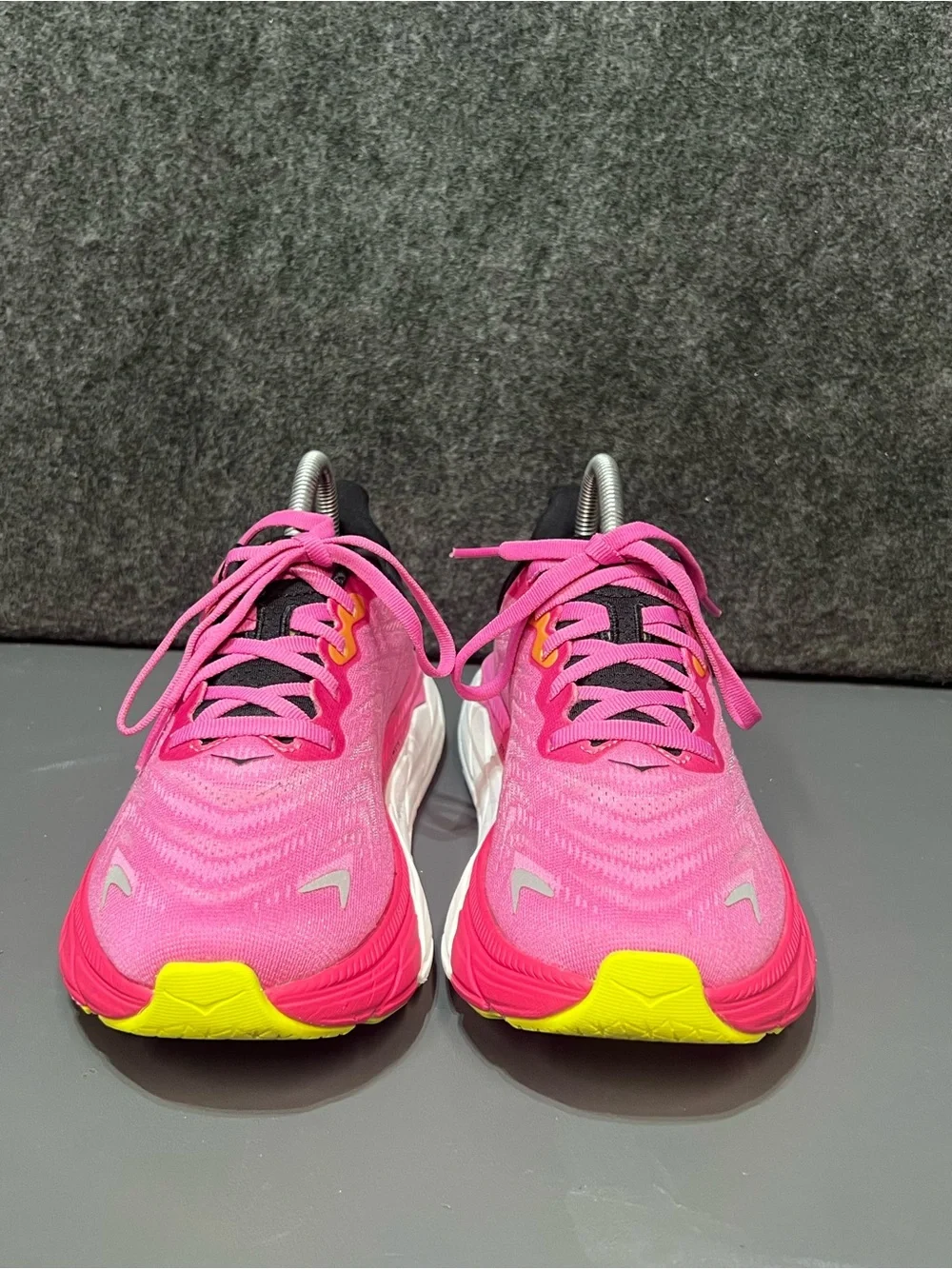 Hoka Women's Arahi 6 Running Shoes Size 7.5